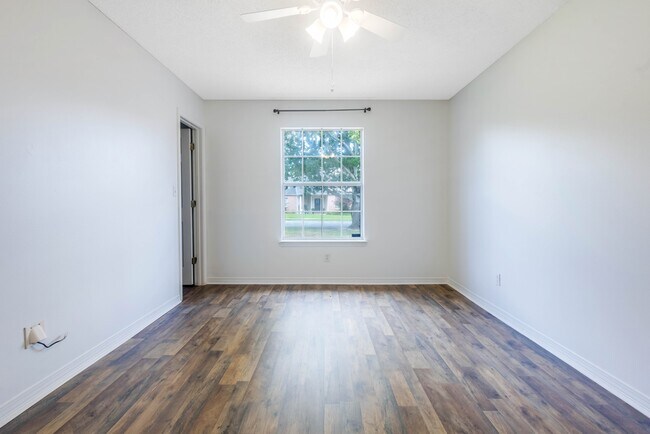 Building Photo - 873 Brande Ct