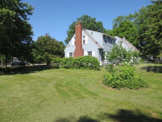 Building Photo - 522 E Atherton Rd