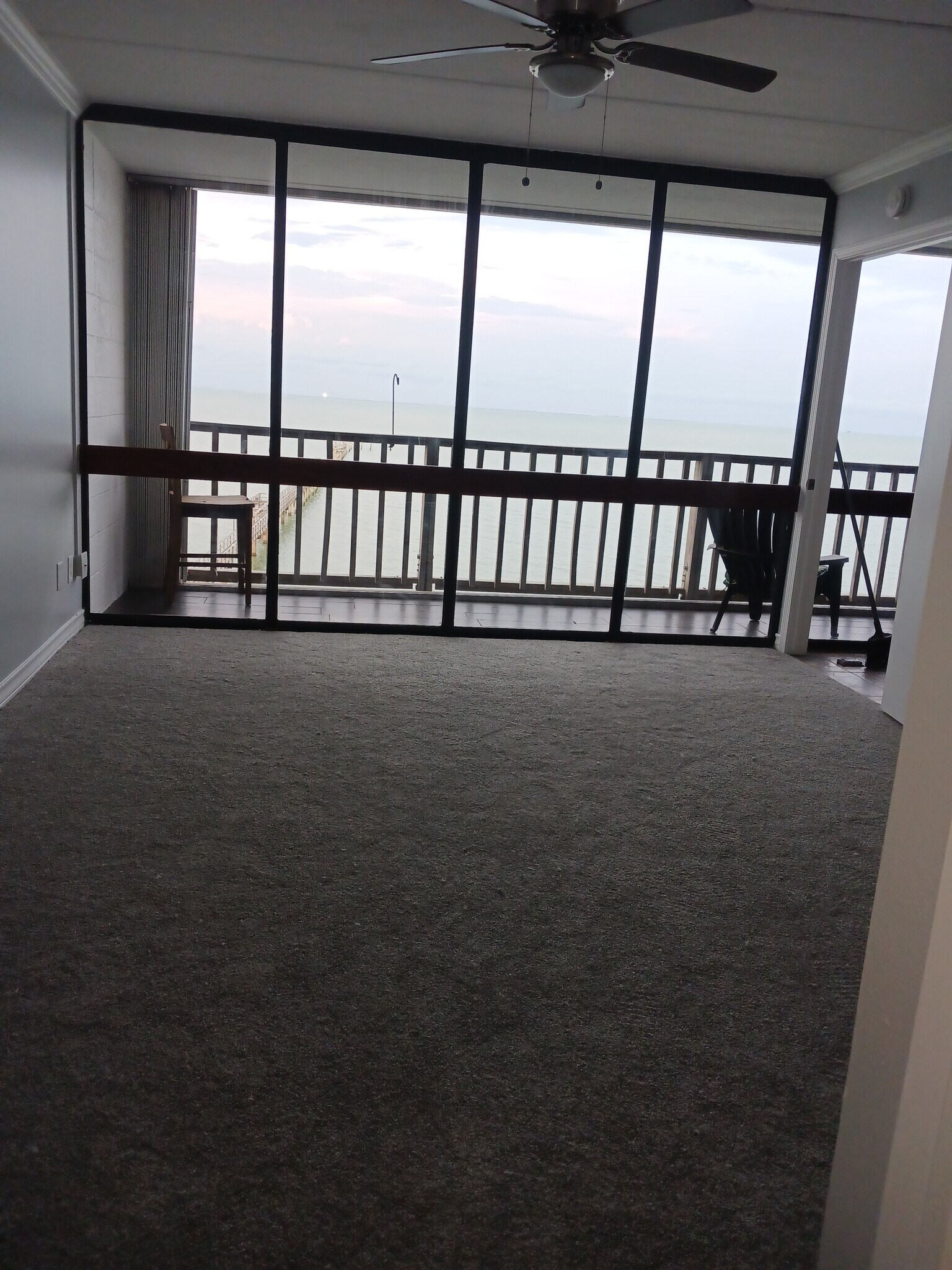 Building Photo - 4334 Ocean Dr