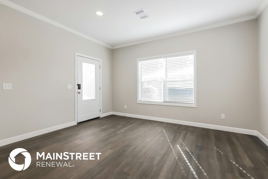 Building Photo - 513 Emma St