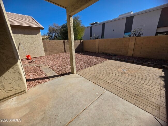 Building Photo - 10617 W Coronado Rd