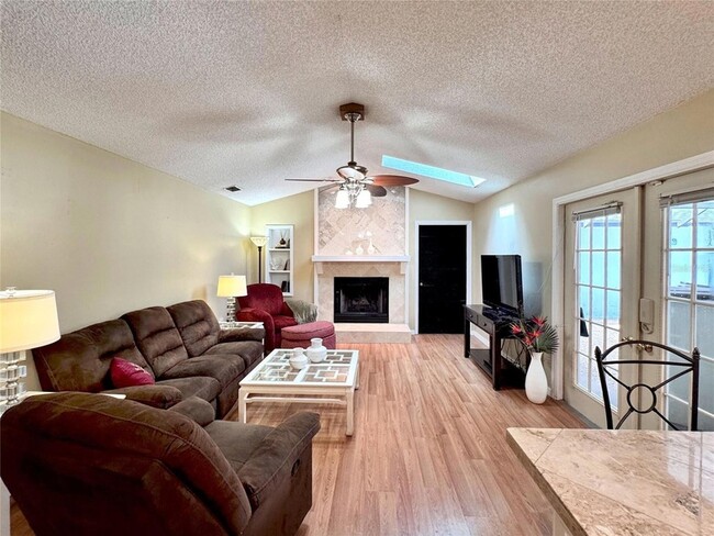 Building Photo - 1135 Colony Arms Dr