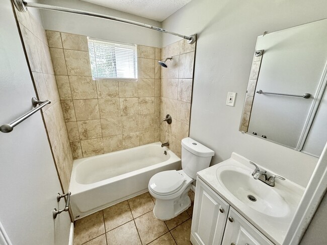 Building Photo - 3943 Maynard Dr