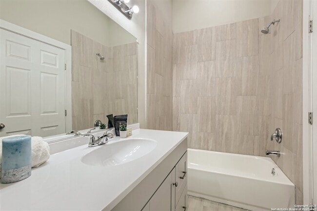 Building Photo - 517 Hicks Ave