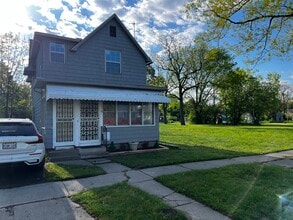 Building Photo - 1116 Woodstock Ave