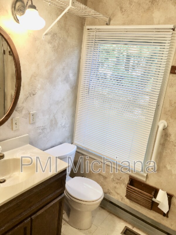 Building Photo - 52554 Kenilworth Rd