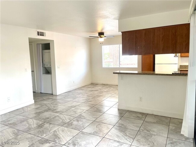 Building Photo - 7200 W Pirates Cove Rd