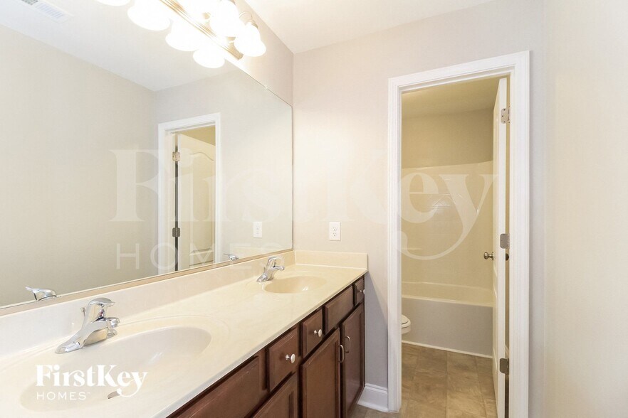 Building Photo - 746 Breeders Cup Dr