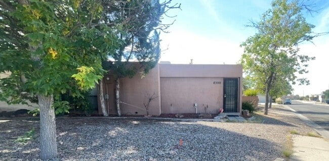 Primary Photo - Spacious 3 bedroom 2 bath Home