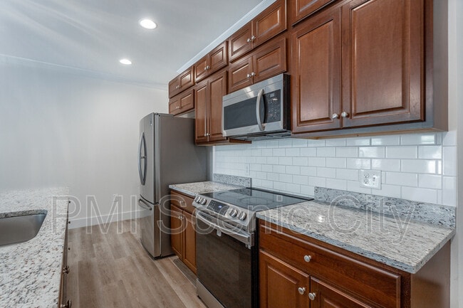 Building Photo - 1886 Young Rd SE