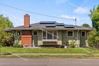 Building Photo - 4 Bedroom Bungalow Inner Northeast Portlan...