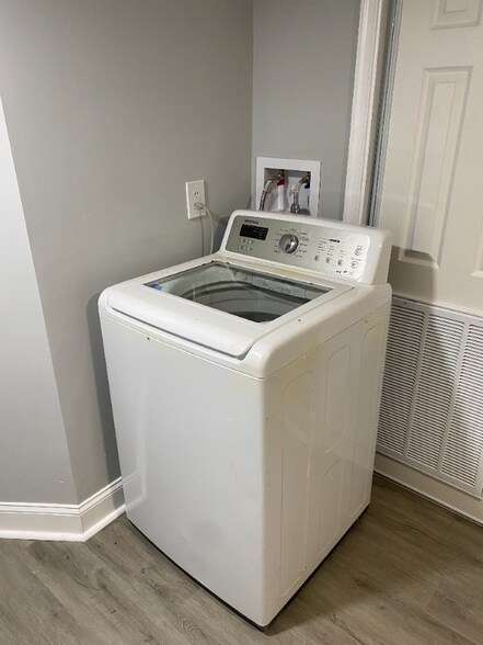 Building Photo - 5019 Belair Rd