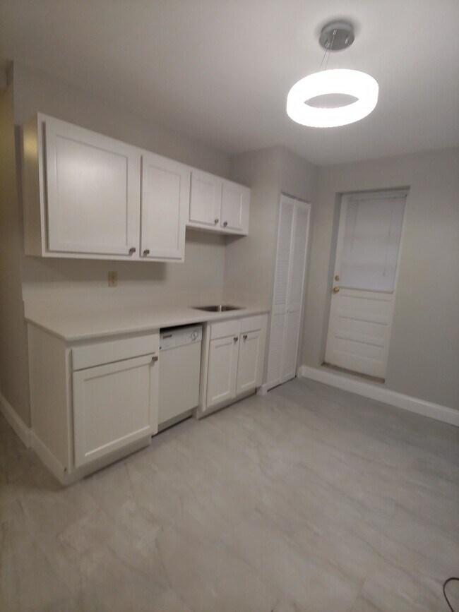 Primary Photo - 224 Hanover St