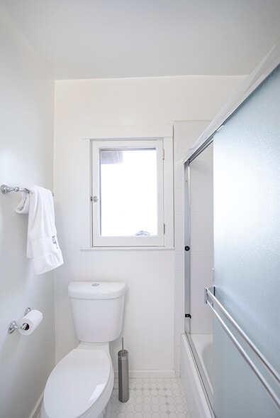 Building Photo - 940 Norumbega Dr