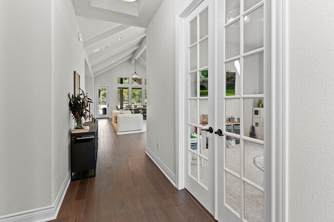 Building Photo - 127 Loysoya St