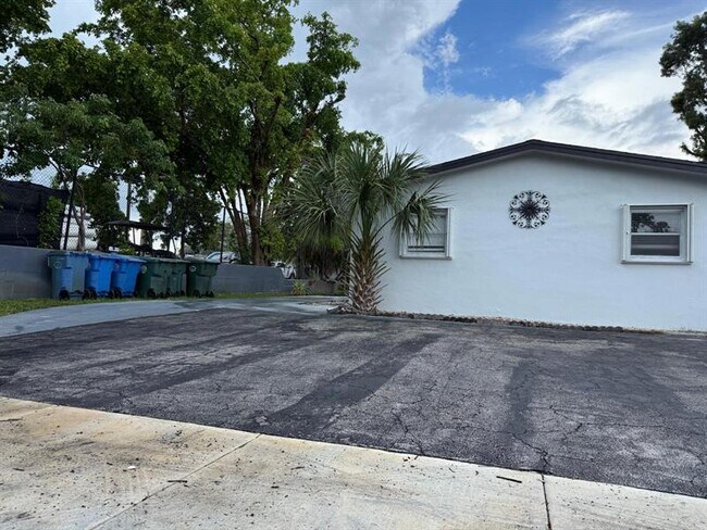 Building Photo - 841 NW 39th St
