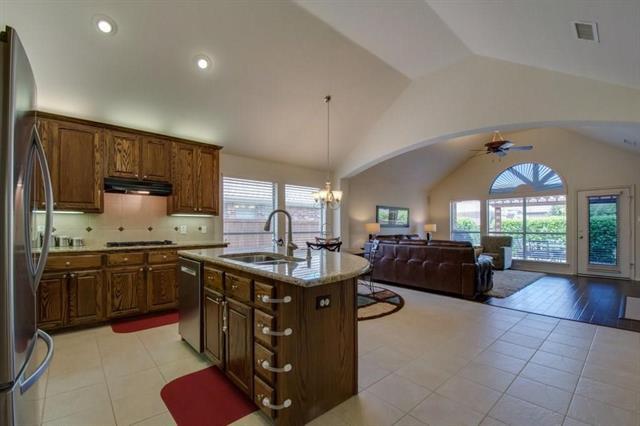 Building Photo - 914 White River Dr