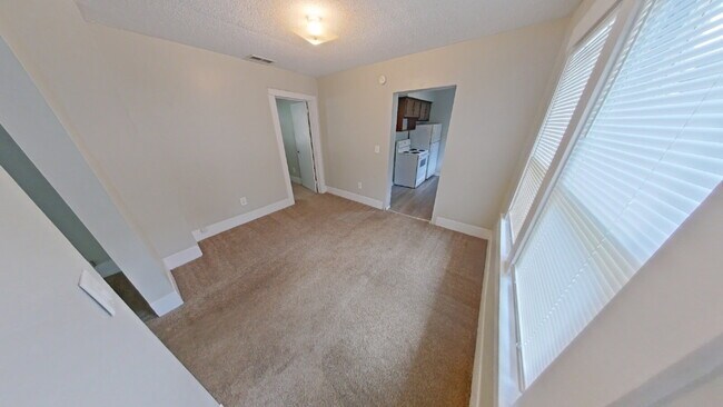 Building Photo - " 2-Bed in Heart of Royal Oak – Cozy 783 Sq Ft Home!"