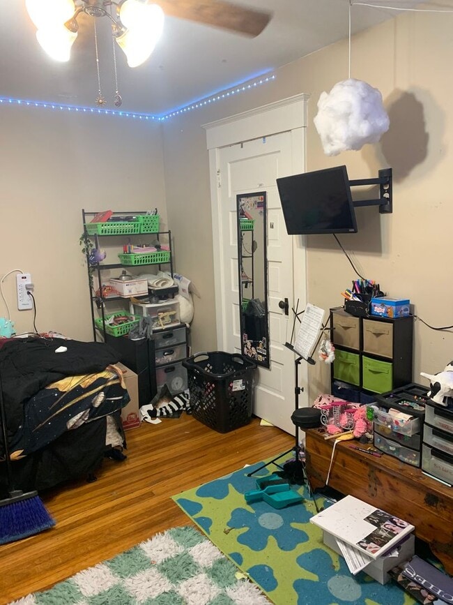 Building Photo - 714 S State St