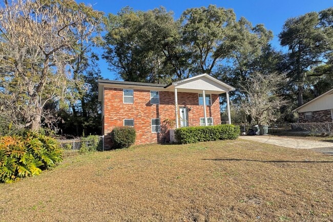 Building Photo - AVAILABLE NOW! (Pet Friendly)