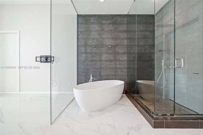 Building Photo - 480 NE 31st St