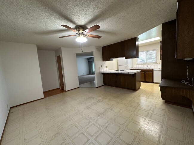 Building Photo - 4 Bedroom, bedrooms with hardwood floors