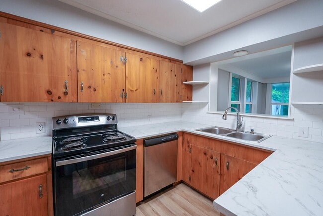 Building Photo - Large 3-Bed, 1-Bath Home on Anderson Island – Newly Remodeled!