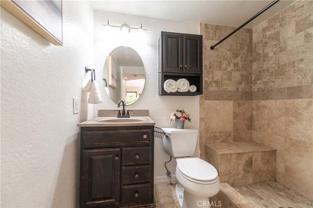 Building Photo - 22757 Lakeway Dr