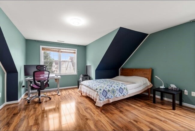 Building Photo - 5 Equestrian Ln