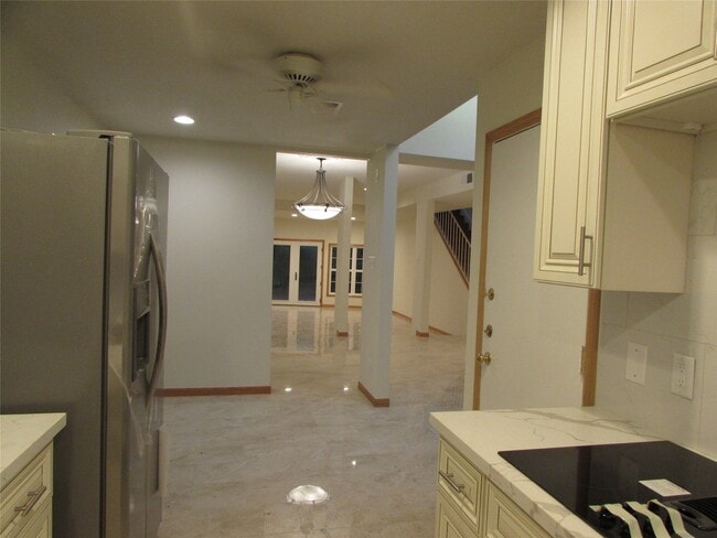 Building Photo - 201 Vanderpool Ln