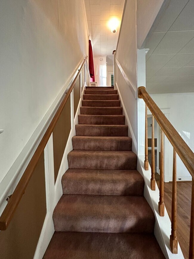Building Photo - Charming 3 Bedroom/1.5 Bathroom Home in Ha...