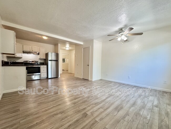 Building Photo - 5556 SW Beaverton Hillsdale Hwy
