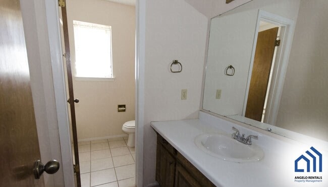 Building Photo - 6 MONTH LEASE!! SPACIOUS Southland 4 bed/3...