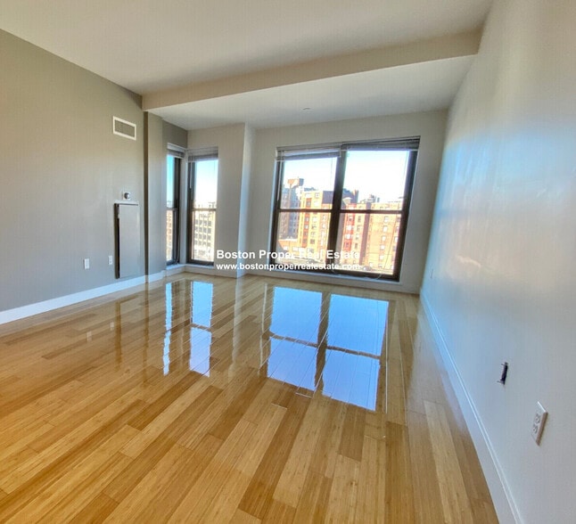 Building Photo - 1088 Boylston St