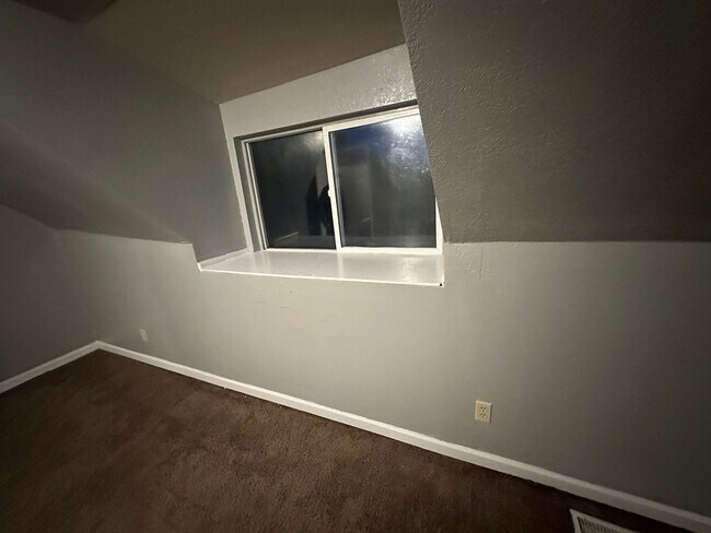 Building Photo - 122 S Gordon-