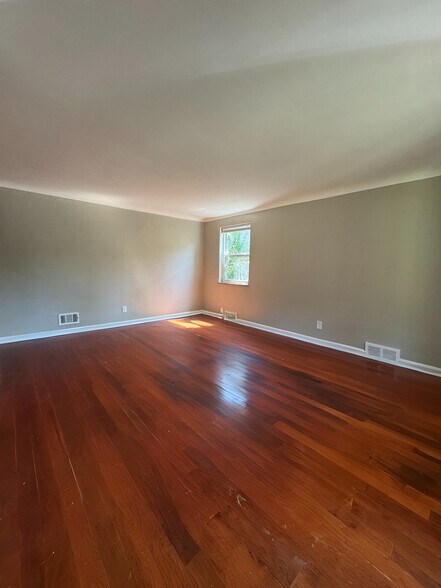 Building Photo - 1148 Elm Park Dr