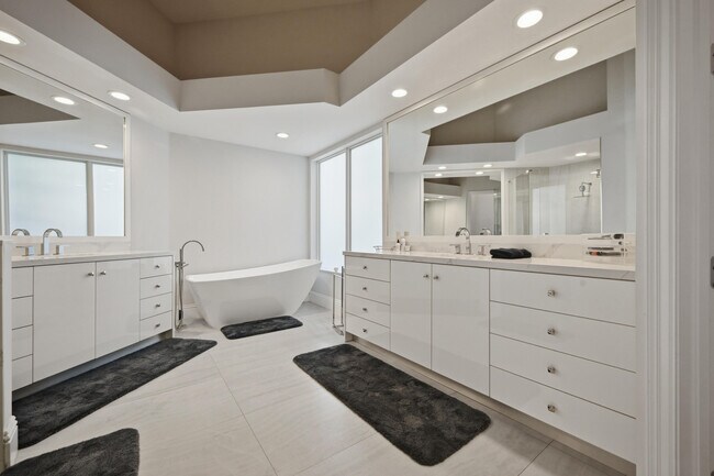 Building Photo - 5006 NW 24th Cir