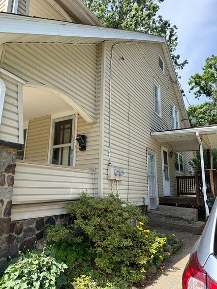 Building Photo - 132 Crescent Dr