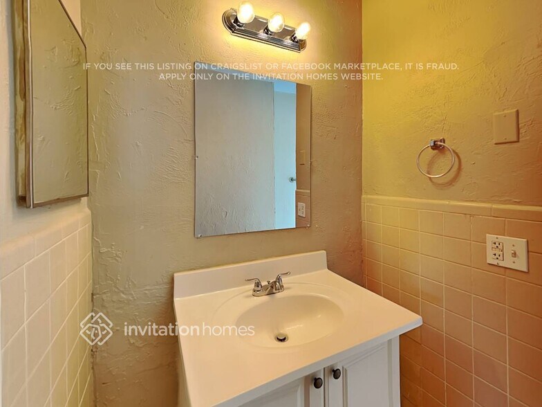 Building Photo - 5020 Taylor St