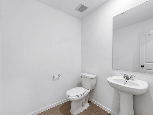 Building Photo - 25433 Carnation Ct