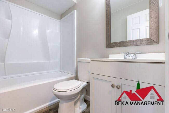 Building Photo - 3 br, 1.5 bath House - 650 Eugene St