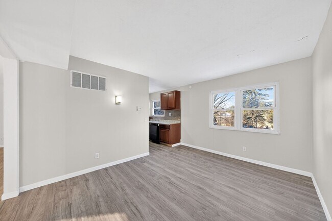 Building Photo - Now Accepting Section 8 –  3 Bedroom /2 Bath Florissant, MO