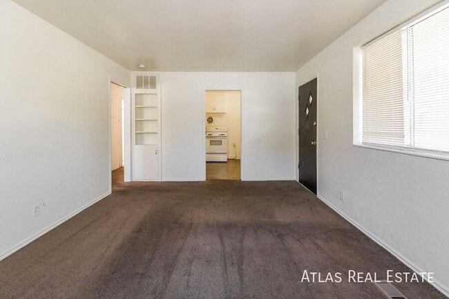 Building Photo - 1365 Emery St W