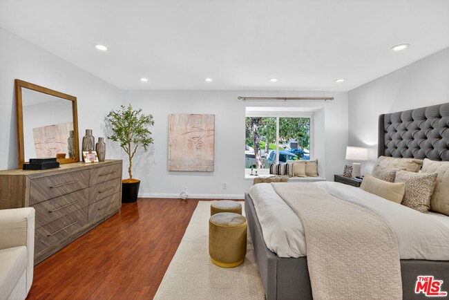 Building Photo - 1920 Pandora Ave