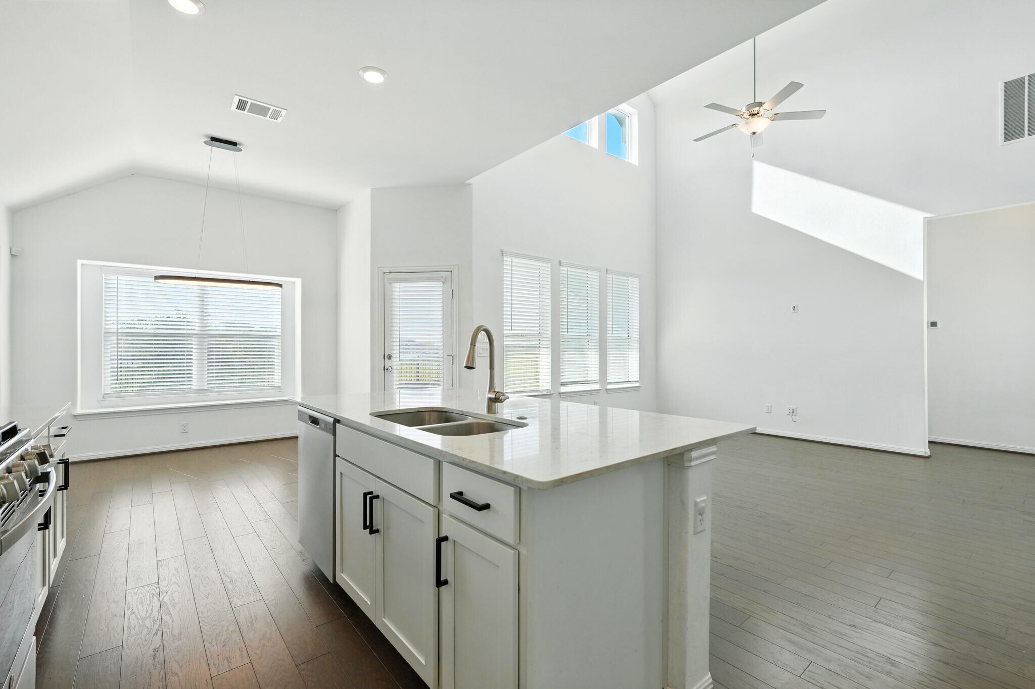 Building Photo - 1544 Devine Lake Bnd