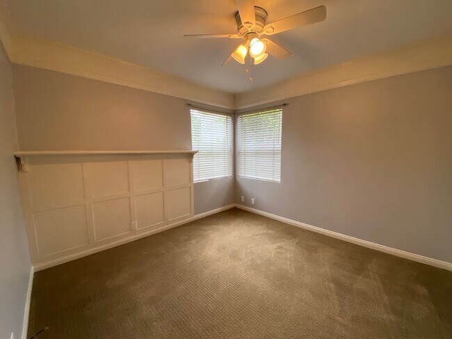 Building Photo - Beautiful 3 Bedroom Mission Canyon Home wi...