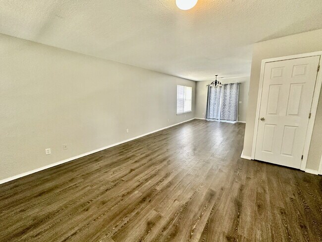 Building Photo - Three Bedroom, University Park Home!