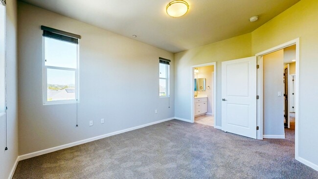 Building Photo - Rare Santa Rosa Four Bedroom house in Desi...