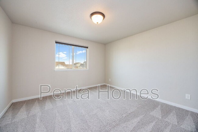 Building Photo - 660 Rock Rd