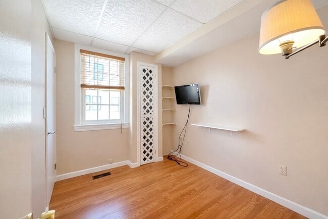 Building Photo - 100 Water St